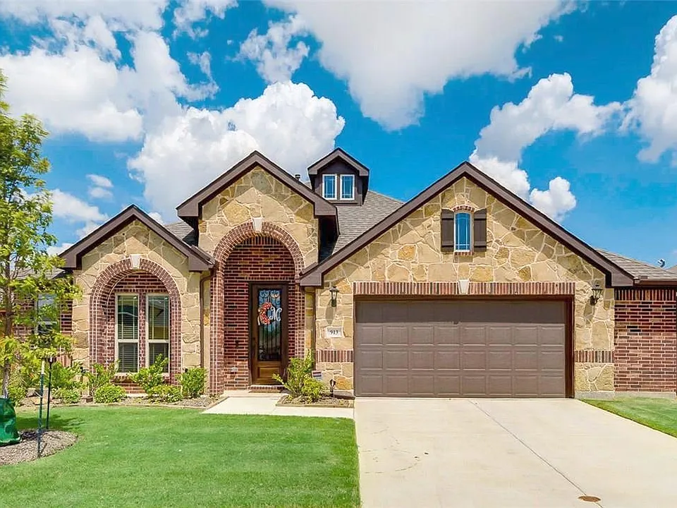 913 Foxglove Dr