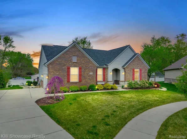 13545 Cobblestone Creek Dr, Belleville, MI 48111