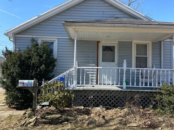 5240 Williams St, Wayne, MI 48184