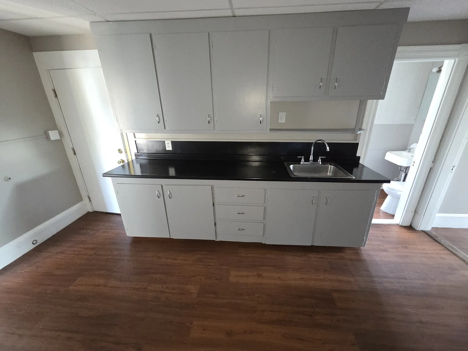 2 bed, 800 sqft, $2,000 — Photo 3