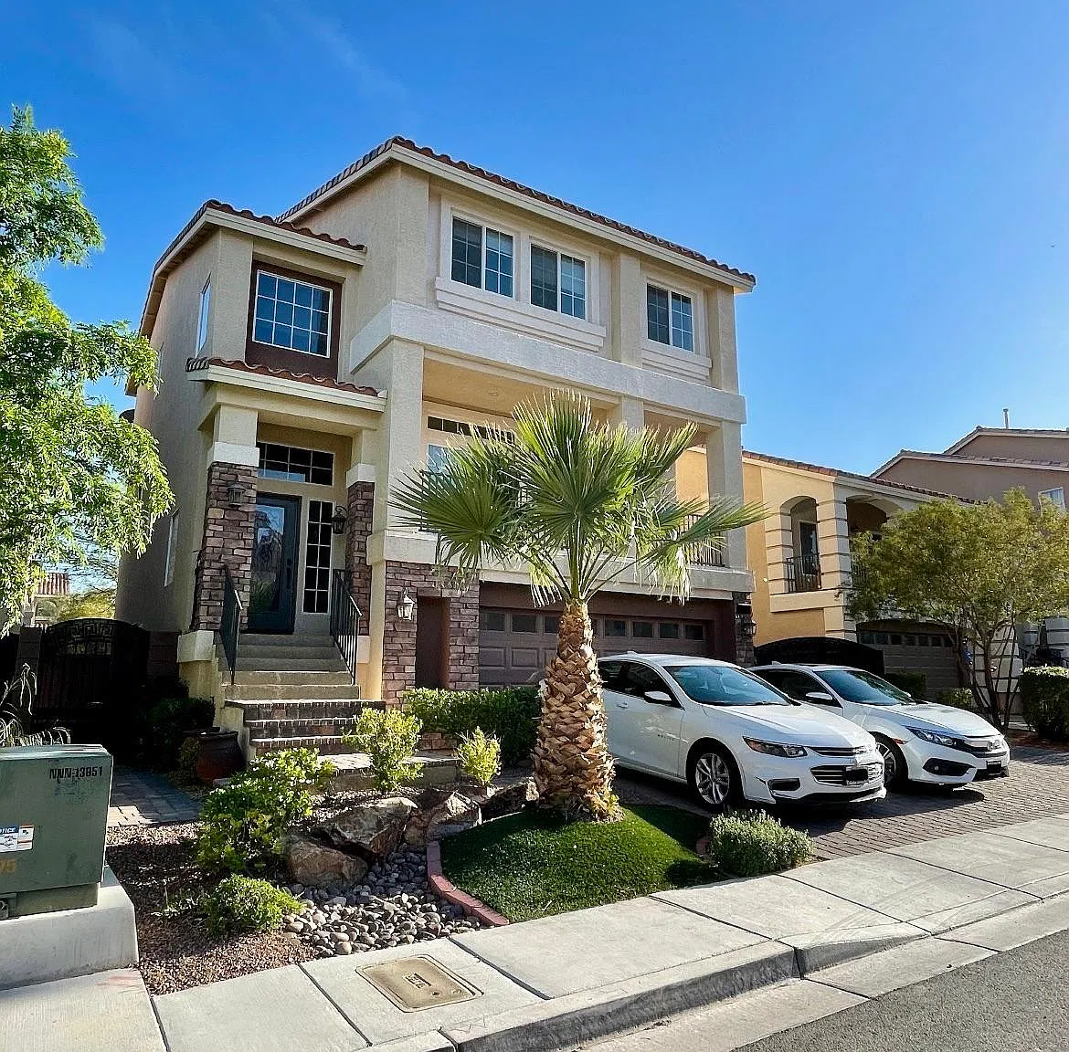 5 bed, 2960 sqft, $750 — Photo 1