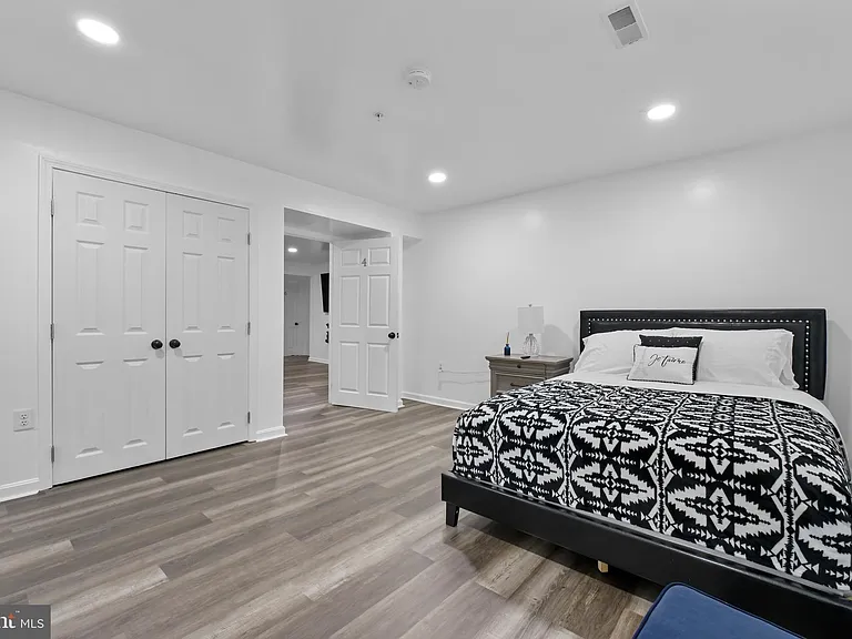 11810 Tregiovo Pl — Photo 35