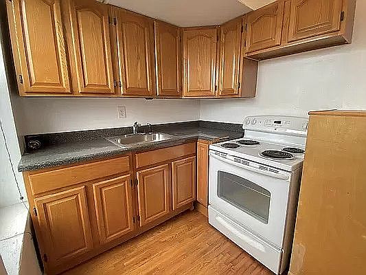 4th image of 327 Division Ave #4