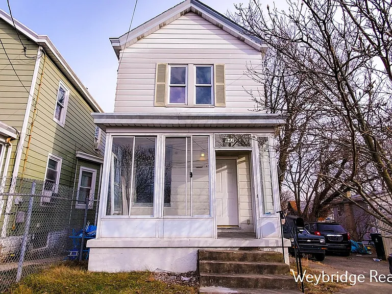 942 Mansion Ave — Photo 1