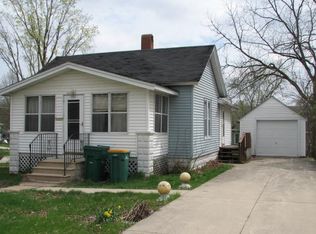 404 6th Ave NE, Independence, IA 50644