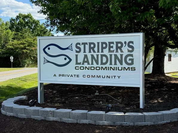 11 Bluewater Dr, Moneta, VA 24121