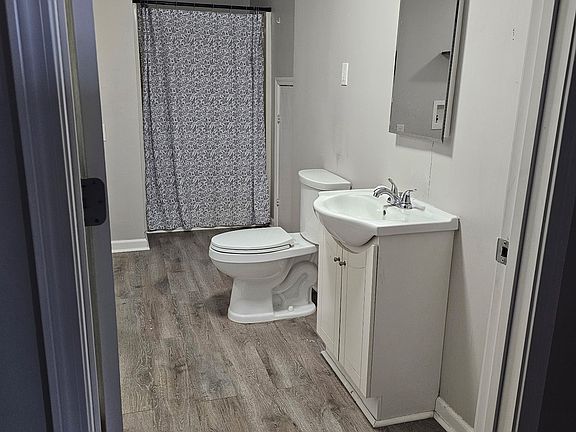 4th image of 613 Poplar St APT A