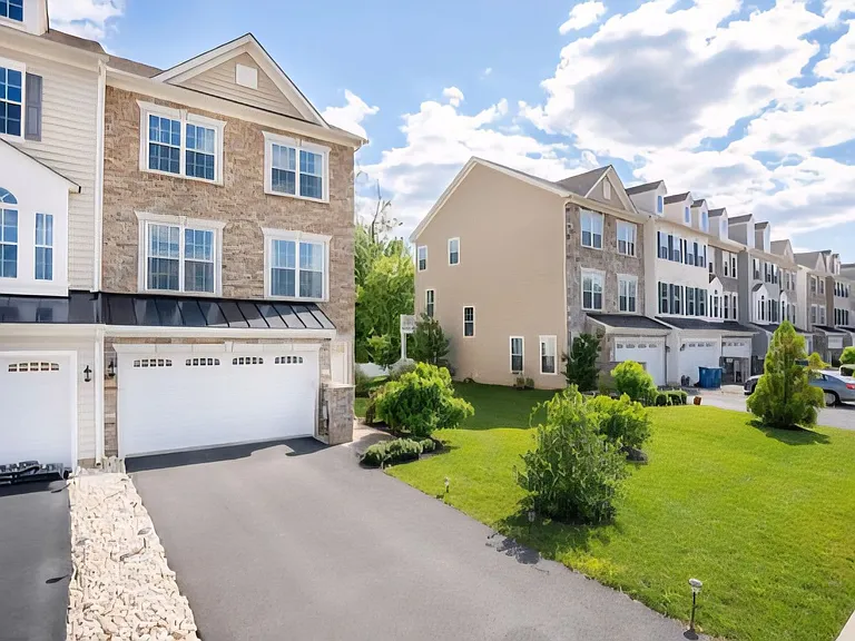 24 Grissom Dr — Photo 2
