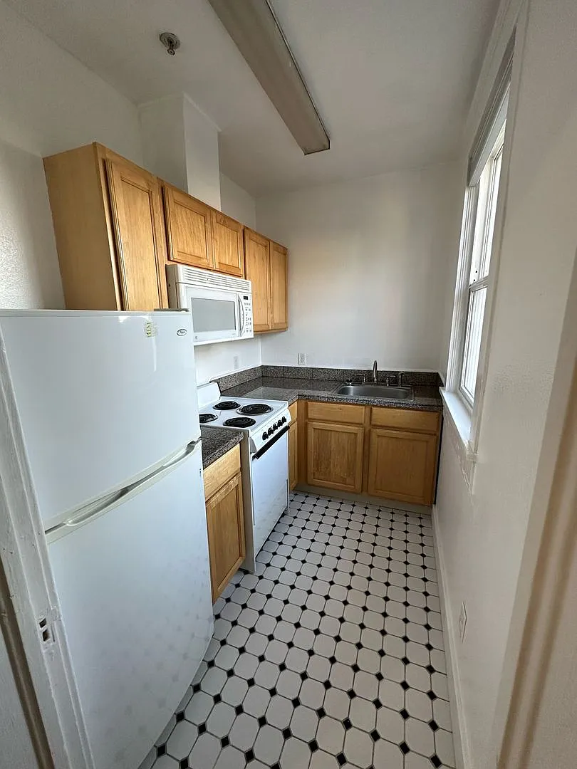 Taylor Place Property — Photo 3