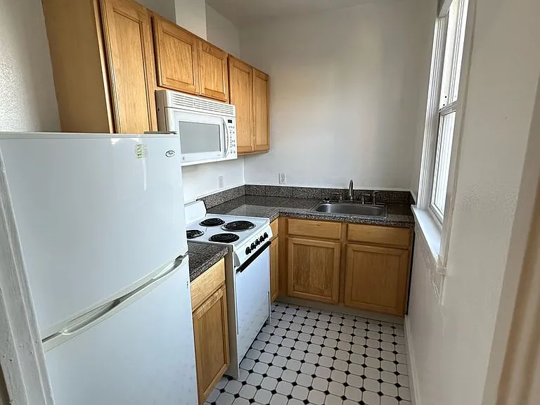 Taylor Place Property — Photo 3