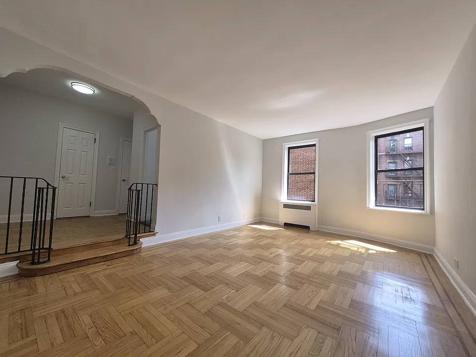 4580 Broadway #4
