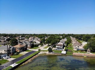 22515 Wildwood St, Saint Clair Shores, MI