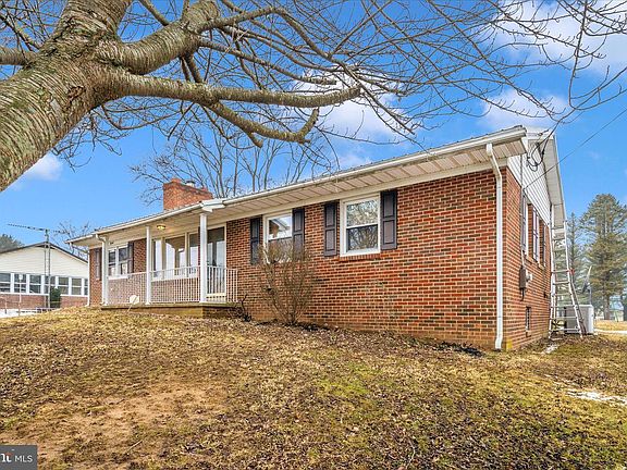 3rd image of 3648 Lander Rd