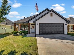 221 Lovers Path Dr, Springtown, TX 76082