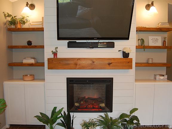 5th image of 608 Pine St