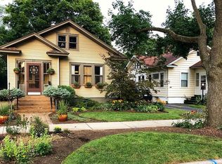 837 Saint John St, Elgin, IL 60120