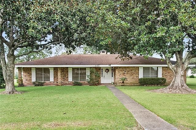1st image of 301 Camellia Ave