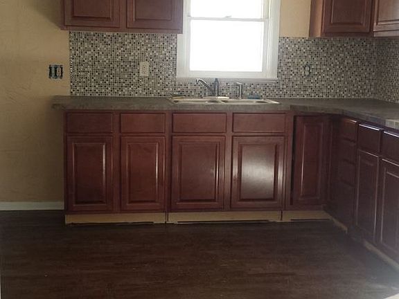 3rd image of 817 W Park Ave