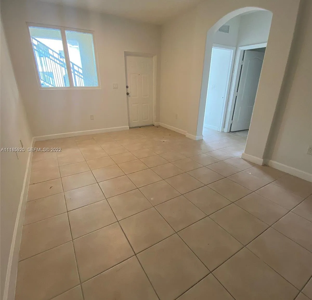 3 bed, 1060 sqft, $1,900 — Photo 2