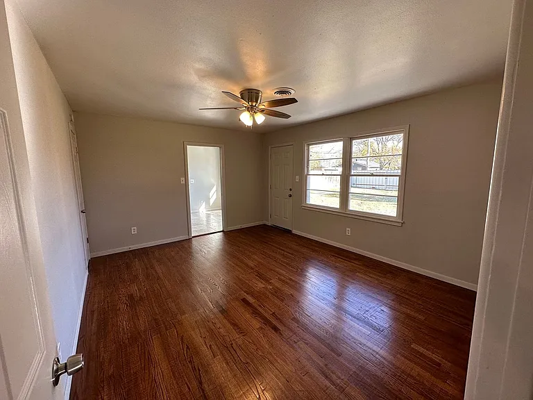 3609 S Lamar St — Photo 11