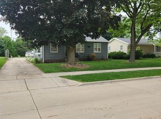 813 W 18th Ave, Oshkosh, WI 54902