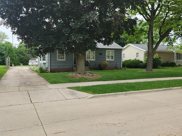 813 W 18th Ave, Oshkosh, WI 54902