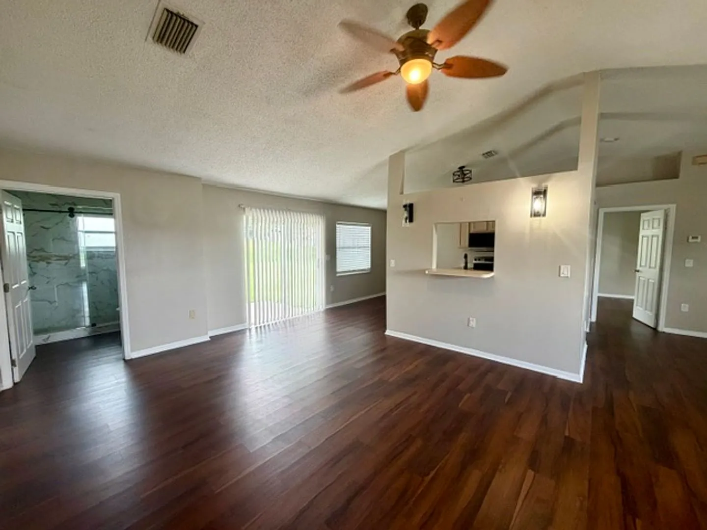 Your Florida Dream Home Awaits! 4- Bedroom 3- Bathroom Available Now — Photo 3