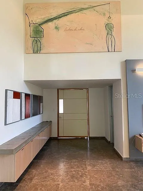 5 bed, 7.0 bath, 6000 sqft, $35,000 — Photo 2