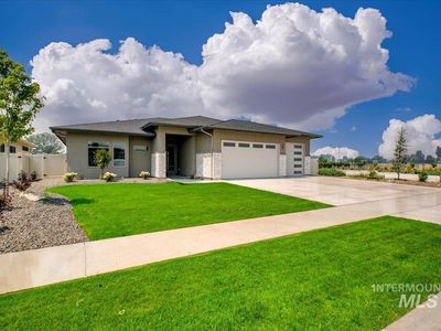 569 N Creekwater Ave, Eagle, ID, 83616