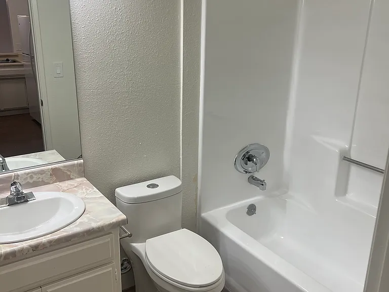 15156 Moorpark St #8 — Photo 8