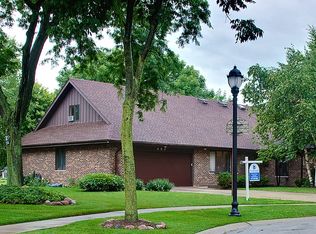 680 Stanford Cir, Elk Grove Village, IL 60007