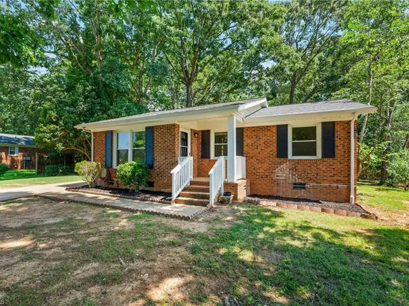2440 Melfield Dr, Haw River, NC 27258