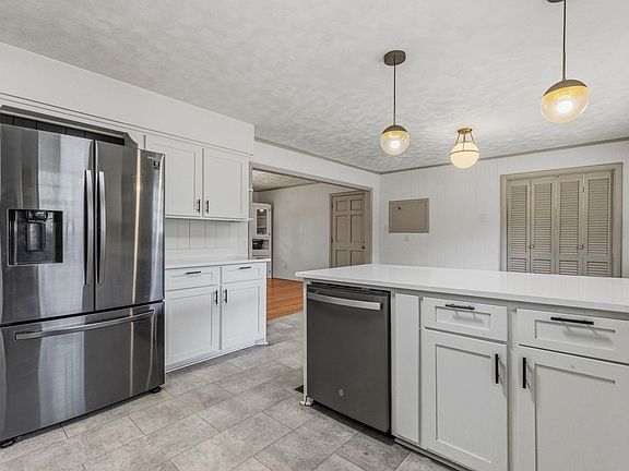 5th image of 343 Weblin St