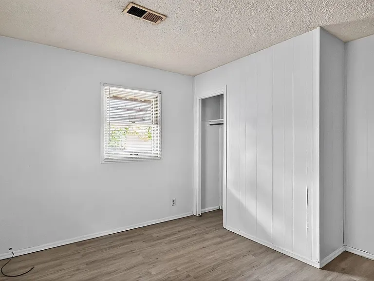 1274 W Green St — Photo 17