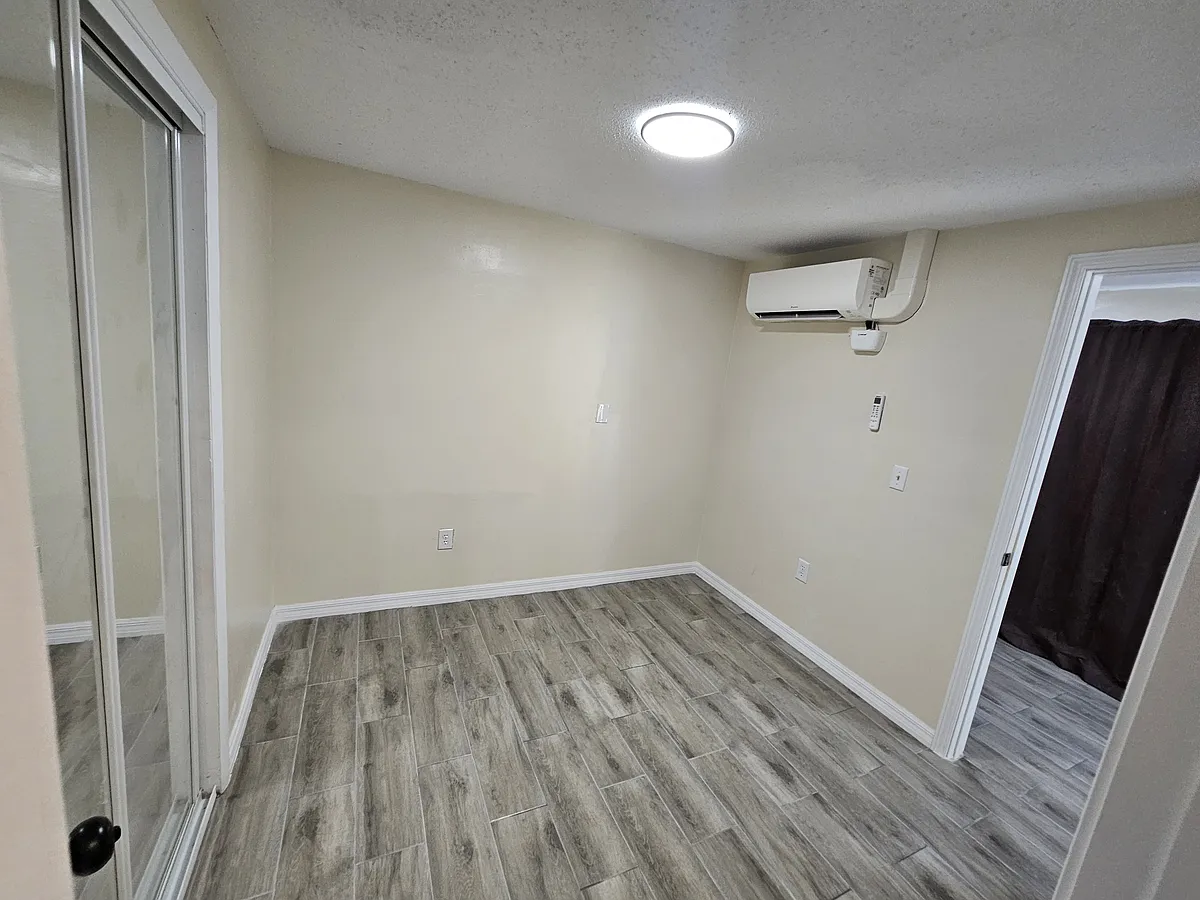 Building Photo - S Sunland Dr
