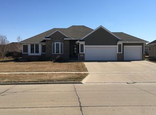 504 Baywood Ct, Sergeant Bluff, IA 51054