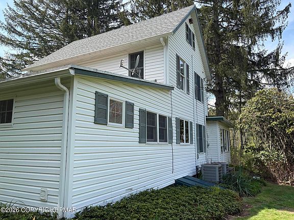 4th image of 276 Center Rd
