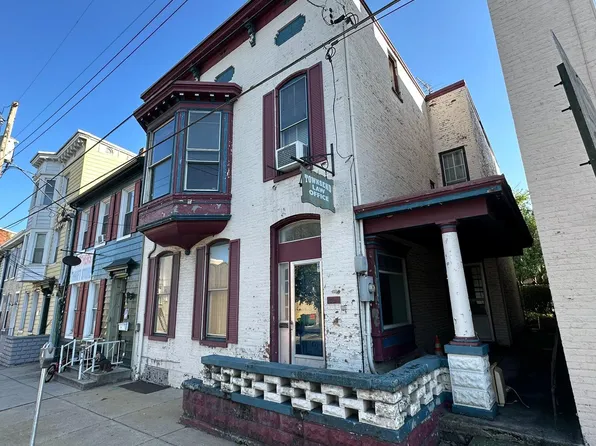 32 W Queen St, Chambersburg, PA 17201