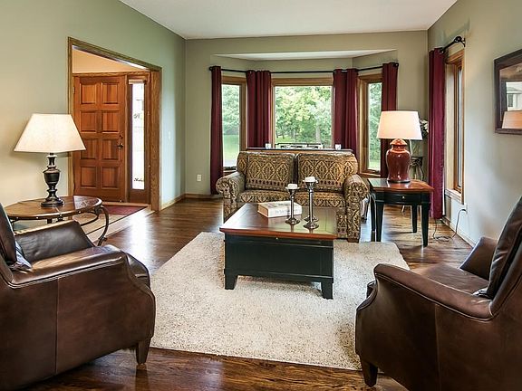 2nd image of 4833 Four Seasons Dr