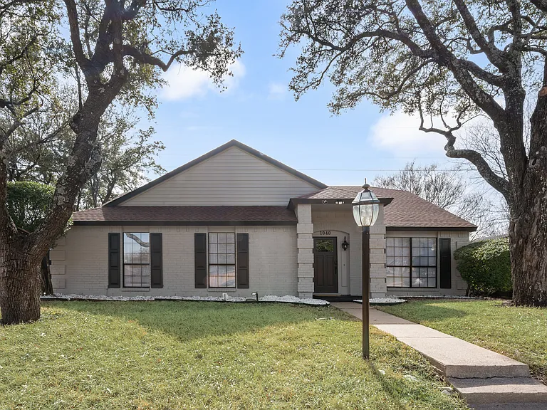 1040 Eagle Dr — Photo 36