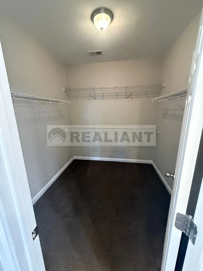4 bed, 2.5 bath, 2234 sqft, $2,900 — Photo 3