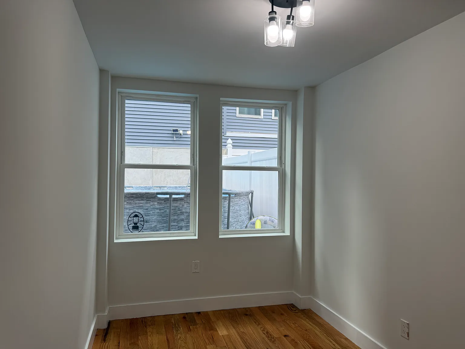 2 bed, 700 sqft, $2,300 — Photo 3