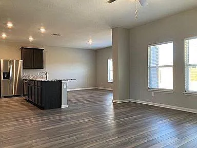 505 Washington Dr — Photo 2
