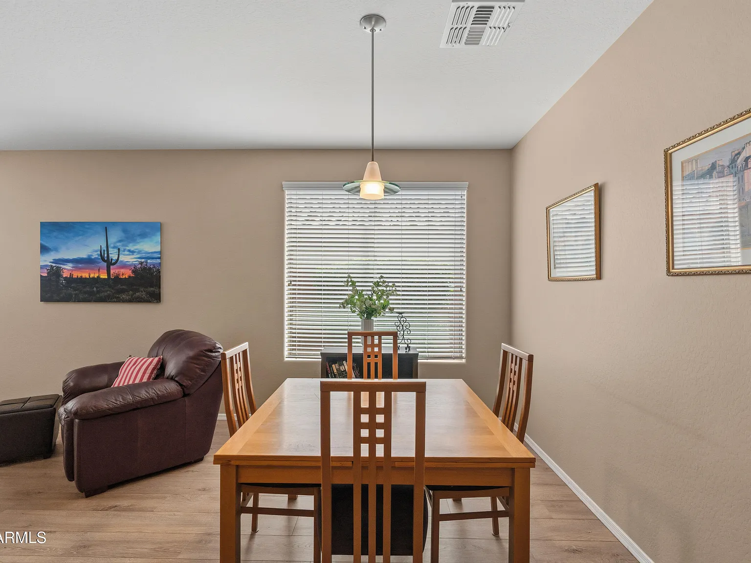 3 bed, 2.0 bath, 2082 sqft, $3,000 — Photo 4