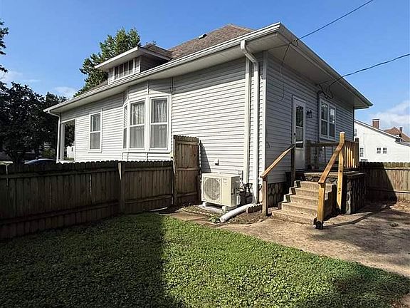 5th image of 220 Indiana St
