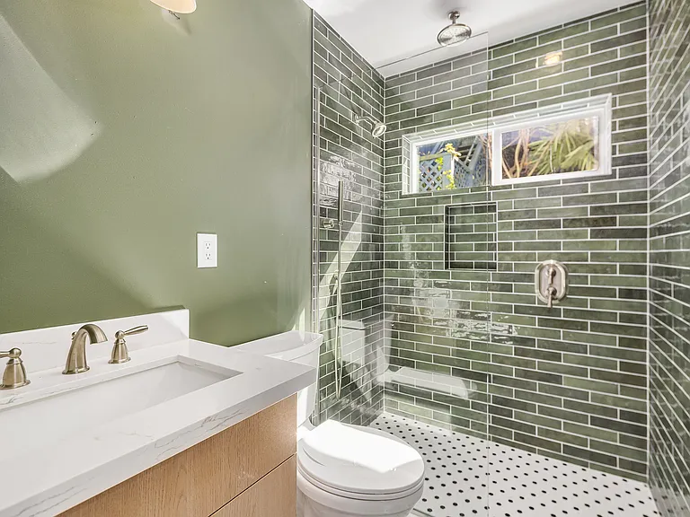 347 NW 52nd St #B — Photo 4