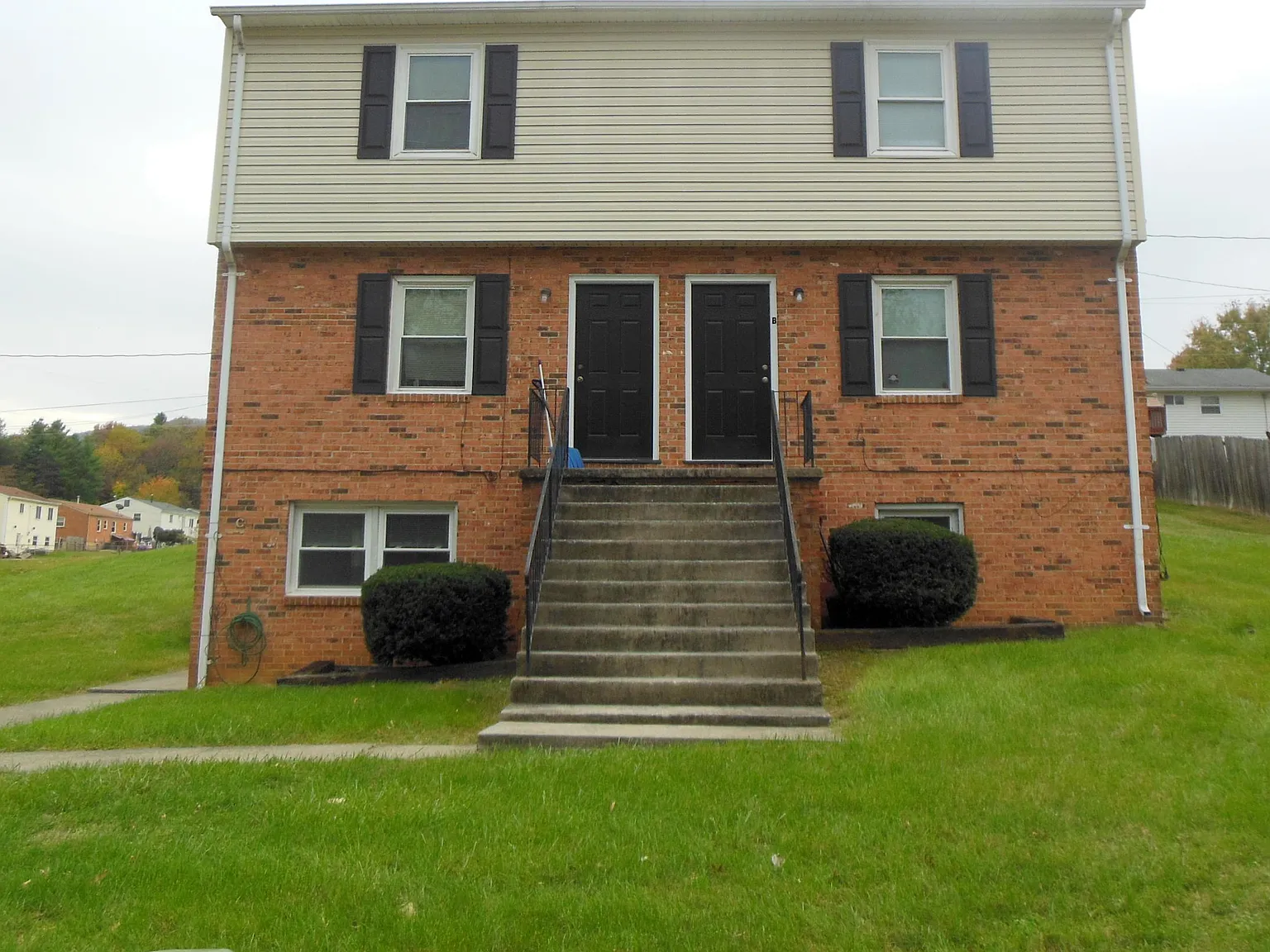 2 bed, 1.0 bath, 952 sqft, $1,199 — Photo 1