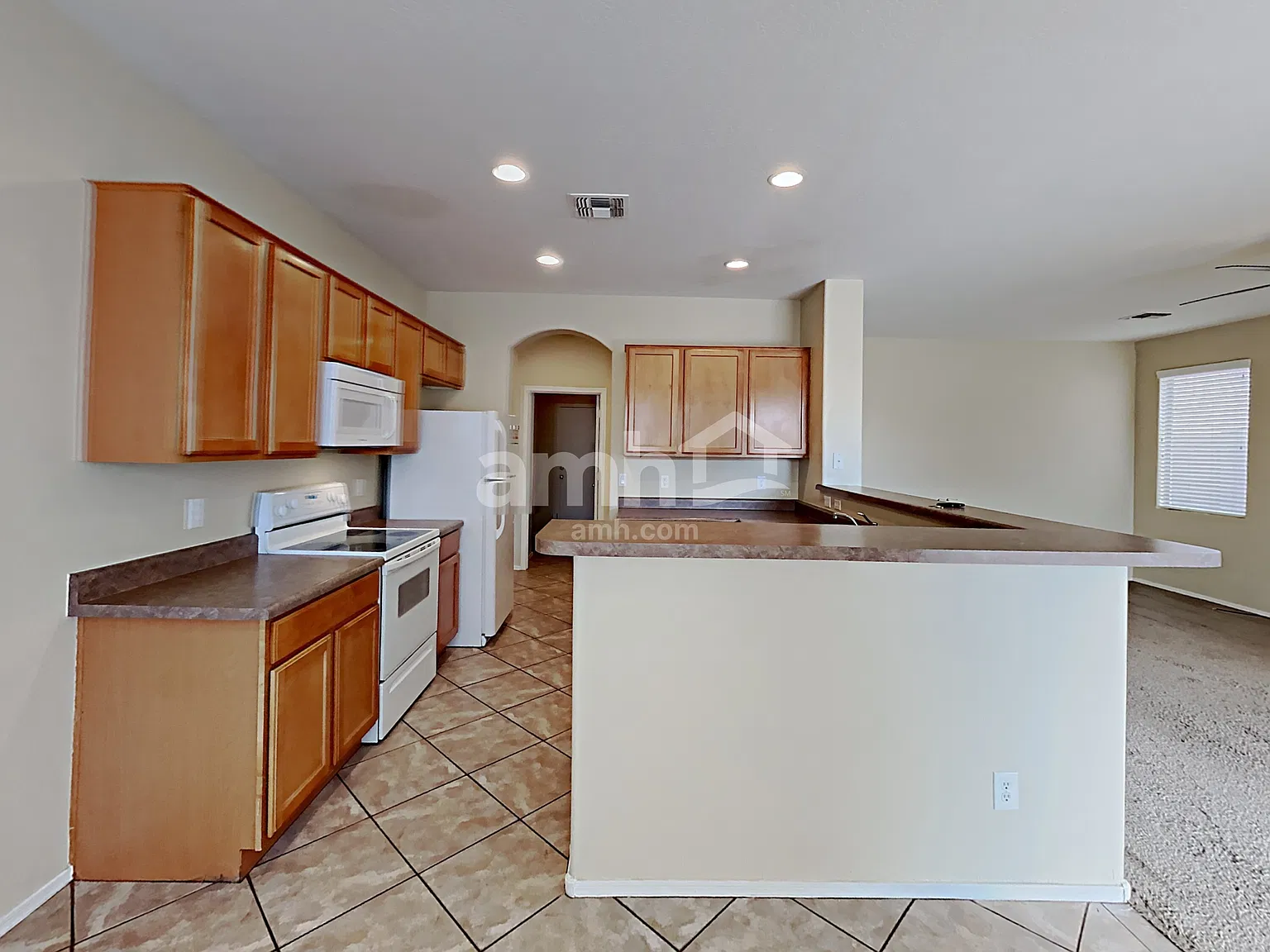 3 bed, 2.0 bath, 1624 sqft, $2,040 — Photo 3