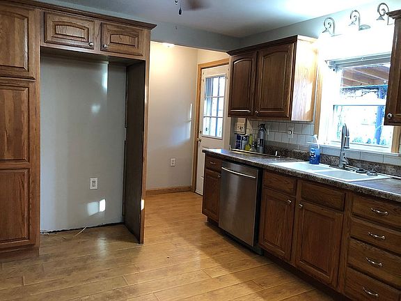 5th image of 304 Lincoln Ave
