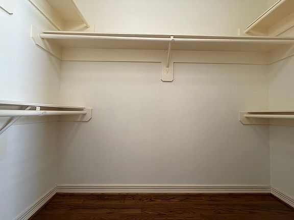 4th image of 2619 Colby St APT B